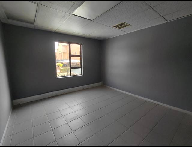 144M² OFFICE TO LET IN FOURWAYS